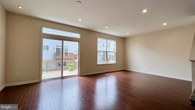 Building Photo - 24114 Hickory Ln