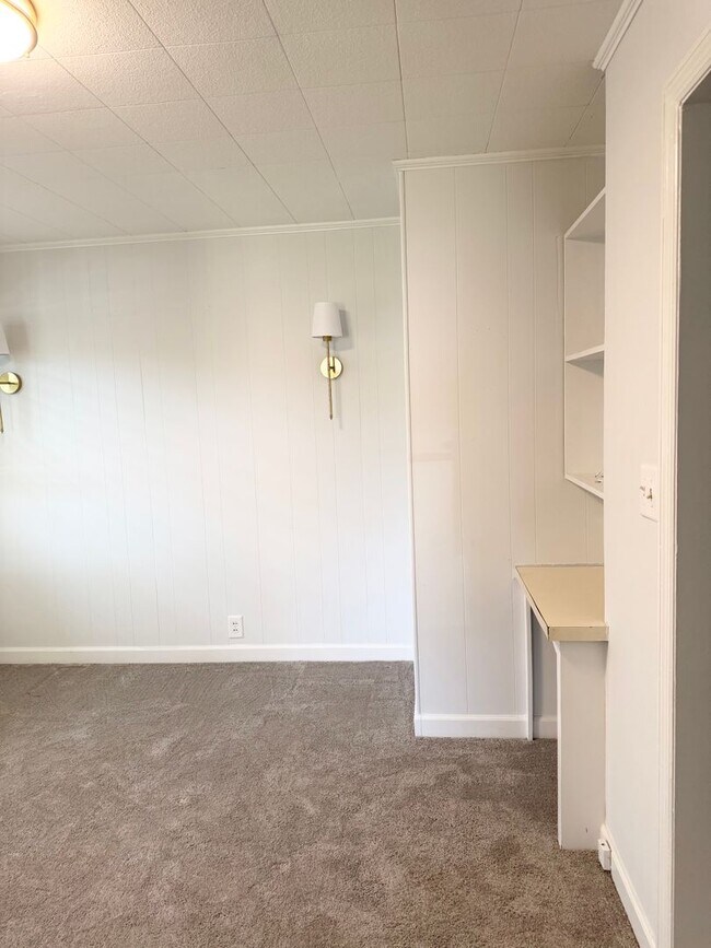 Foto del edificio - Charming Move-In Ready Home with Bonus Space & Spacious Yard!