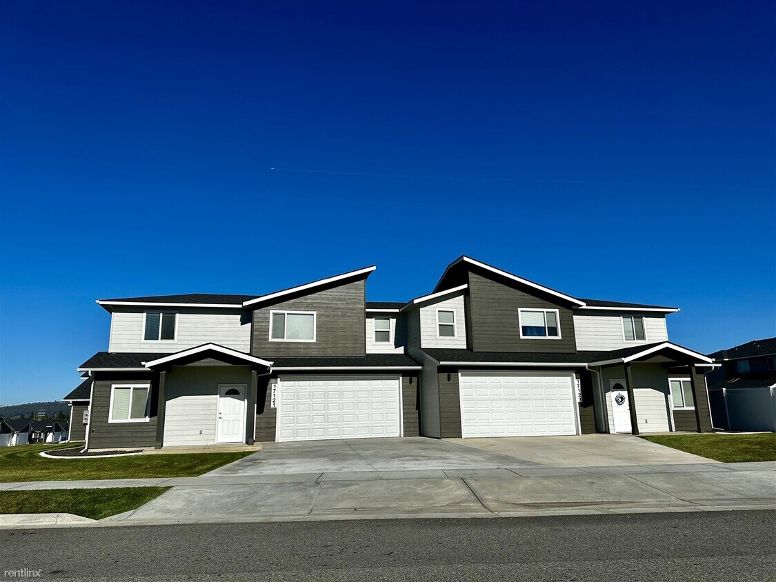 3 br, 2.5 bath Duplex 17121 East Boone A... Townhome Rentals in