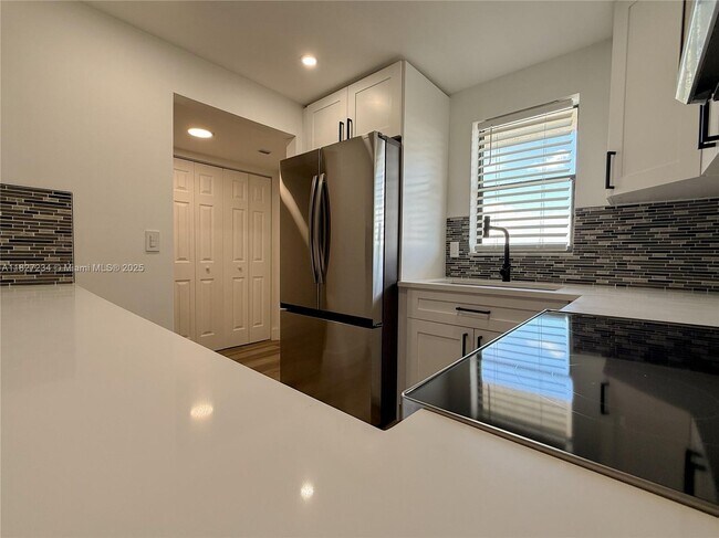 Foto del edificio - 9355 SW 8th St