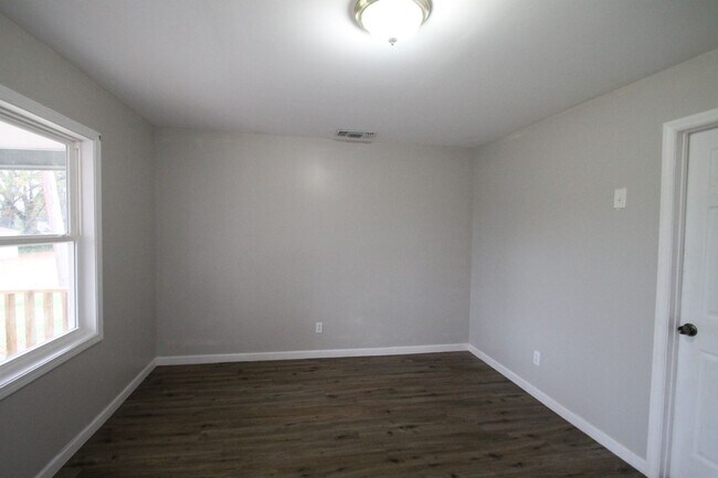 Foto del edificio - Exclusively Offered by Muse Realty, LLC