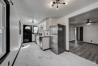 Building Photo - 4808 Hillside St