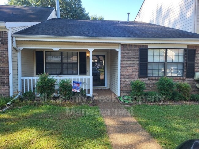 Photo - 1322 Greenbrook Ln House