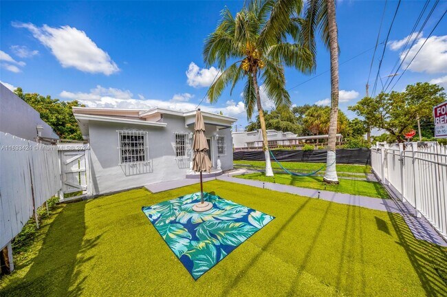 Foto del edificio - 3128 NW 3rd Ave