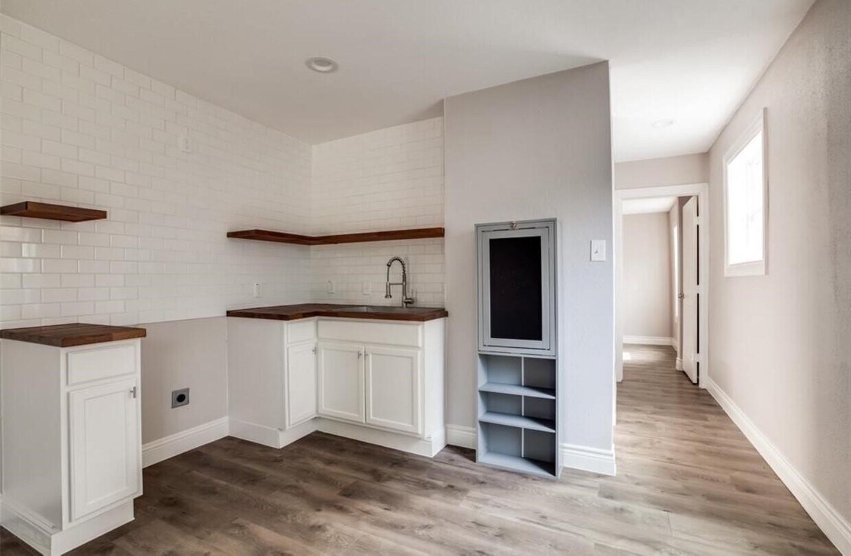 Primary Photo - 7135 Avenue C