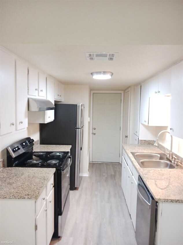 Primary Photo - 2 br, 1.5 bath Townhome - 801 Betsy Ross D...