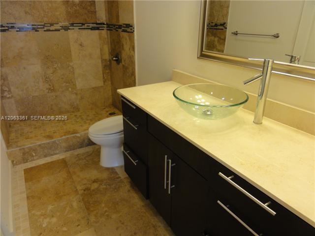 Foto del edificio - 600 NE 36th St