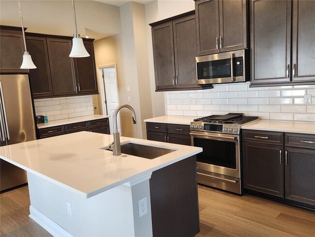 Building Photo - 12569 Oak Hill Way