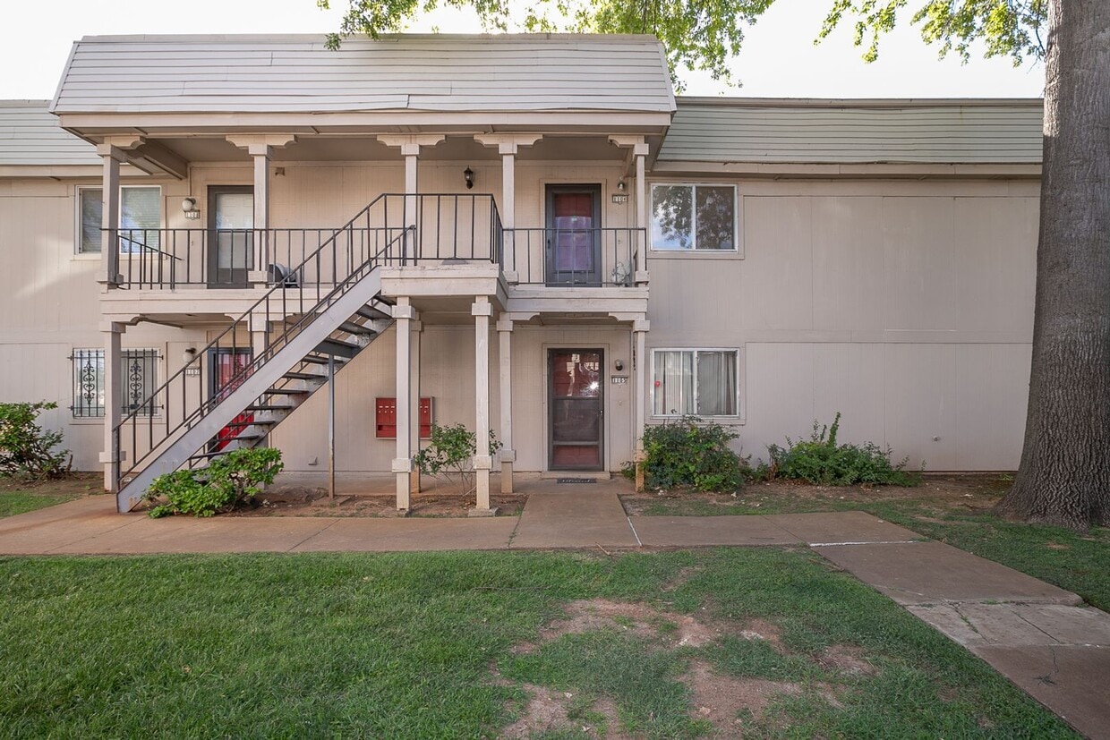 Foto principal - Spacious 3 Bed 2 Bath Condo in Tulsa!