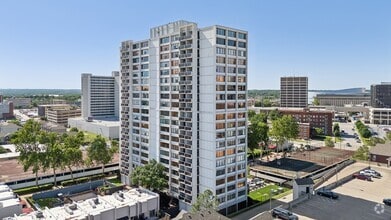 Building Photo - 410 W 7th St