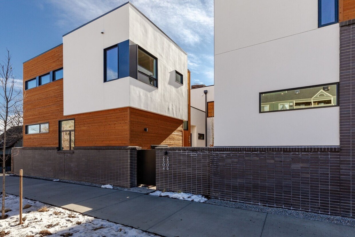 Primary Photo - Stand-alone Luxury Residence at the Corner...