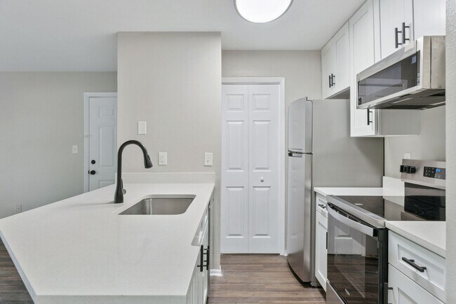 Foto del edificio - Newly Renovated Ground Floor Condo in Gated Altamonte Springs Community!