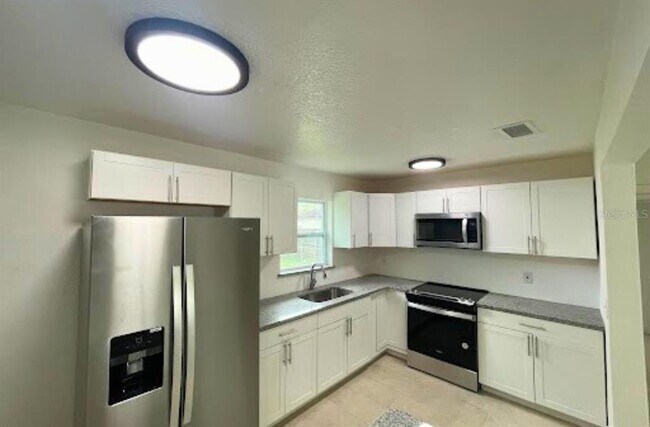 Building Photo - 5627 W Minosa Cir