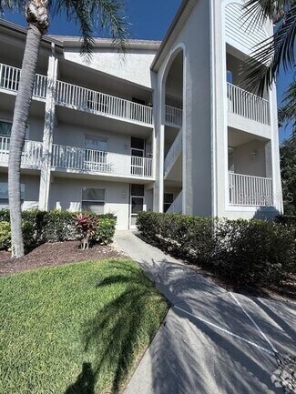 Building Photo - 8755 Olde Hickory Ave