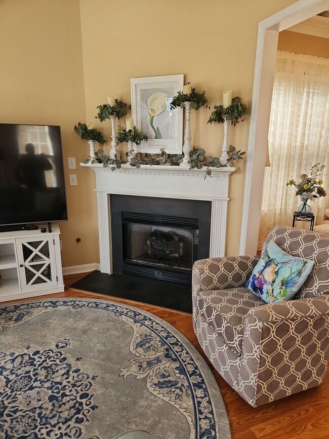 Foto del edificio - Charming 2-Story Home in White Gables!