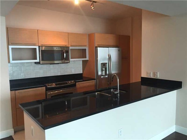 Building Photo - 951 Brickell Ave