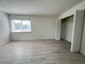 Bedroom + Closet - Sailpoint Bay Apartments