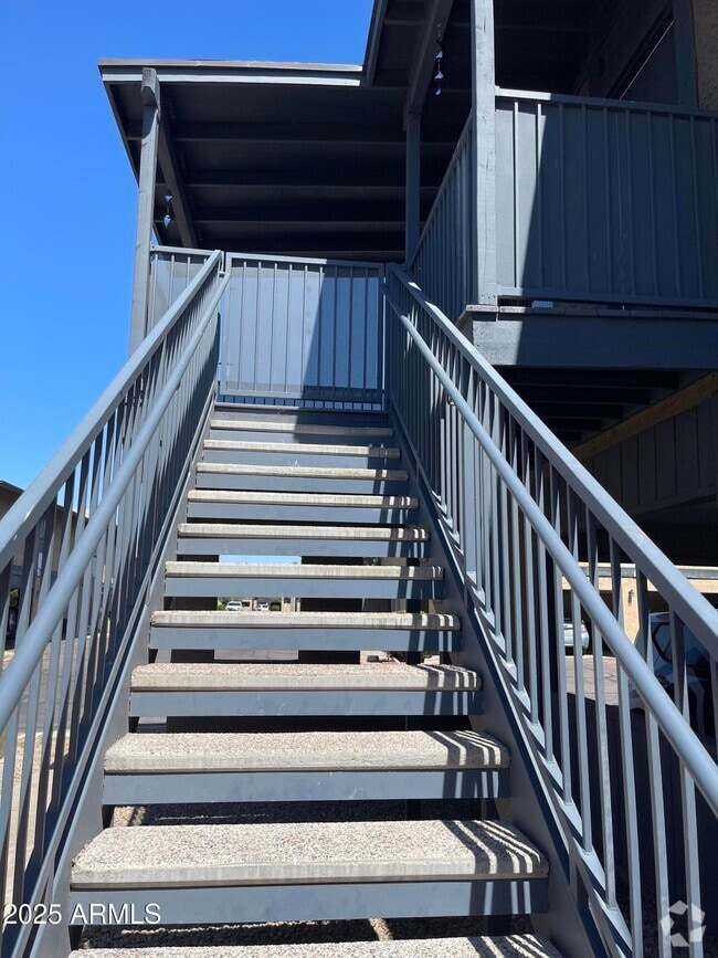 Building Photo - 286 W Palomino Dr