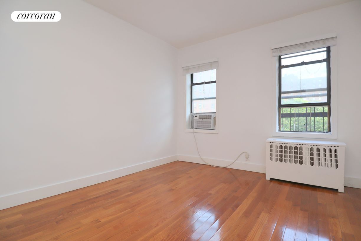 Building Photo - 424 E 14th St
