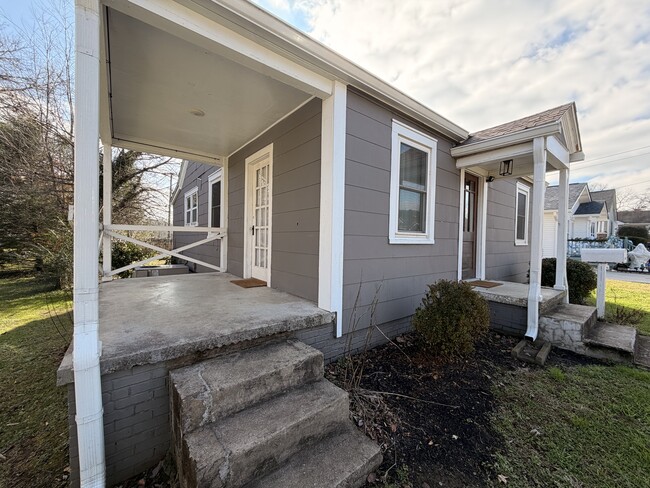 Photo - 822 Radford Pl House