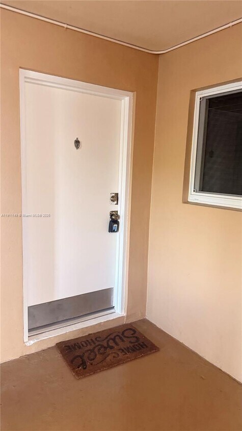 Foto principal - 7400 Miami Lakes Dr