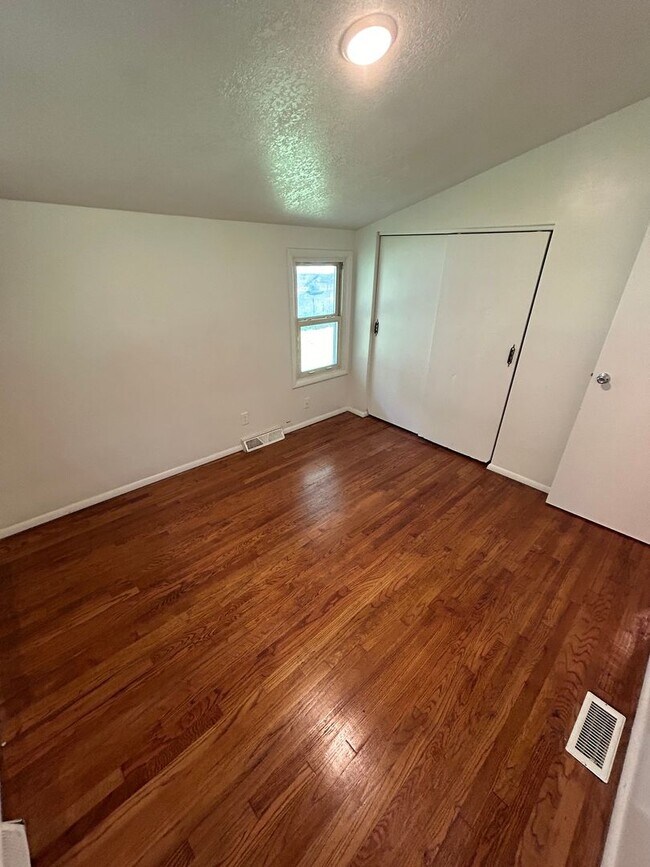 Foto del edificio - COMING SOON! 3 Bed 1.5 Bath 1 Car Garage $...