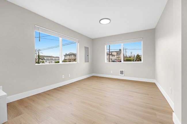 Building Photo - 1412 23rd St NE