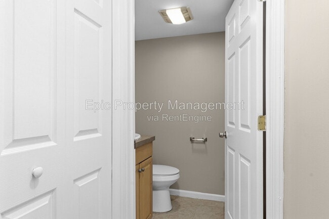 Building Photo - 473 N Hix Rd