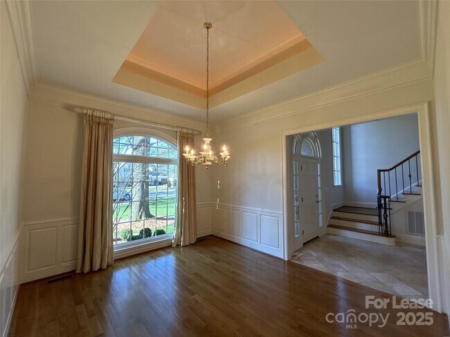 Foto del edificio - 2735 Sharon Rd