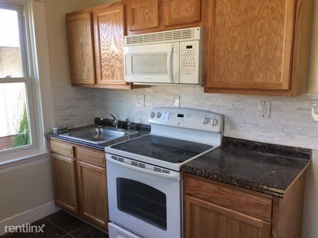 Building Photo - 3804 W Rogers Ave