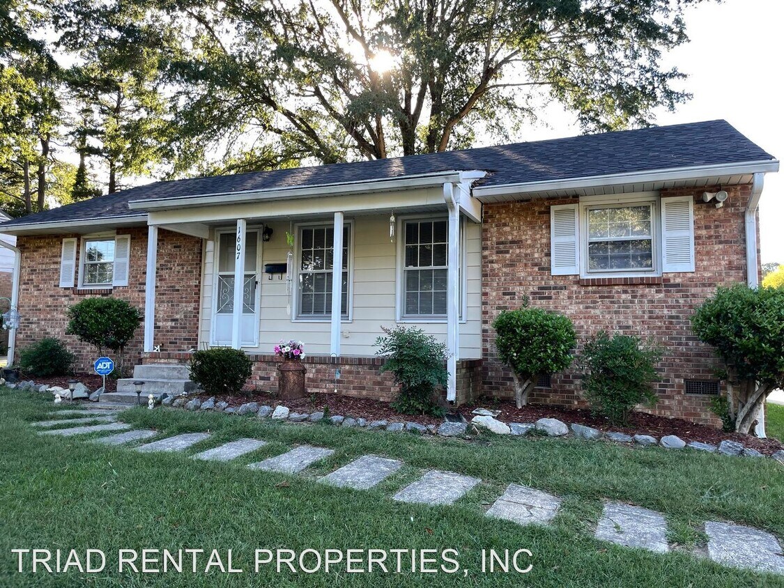 3 br, 1.5 bath House 1607 GUYER ST House Rental in High Point, NC