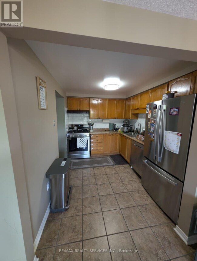 Building Photo - 466 Bankside Dr