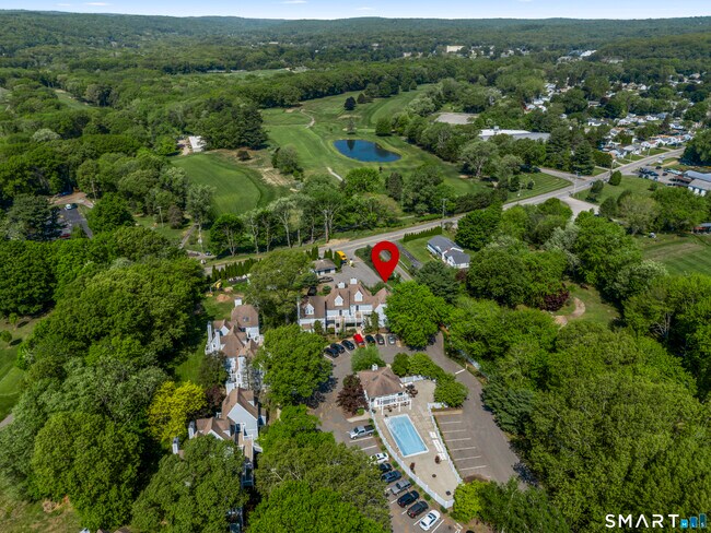 Foto del edificio - 2124 Old Pond Ln