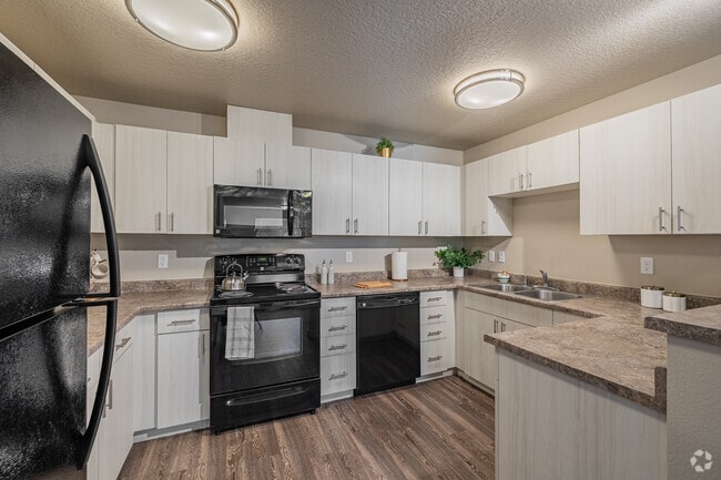 2BR, 2BA - 1045Sf - Kitchen - Pioneer Vista