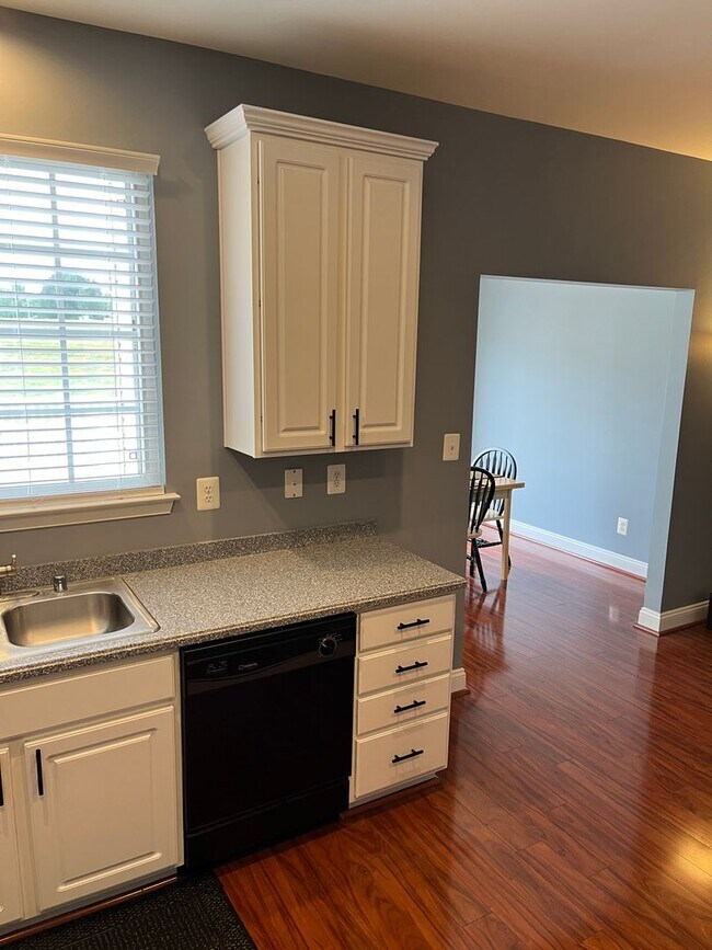 Building Photo - 3BR Townhome in Abingdon: Deck, Assigned Parking, Pool, Gym + W/D