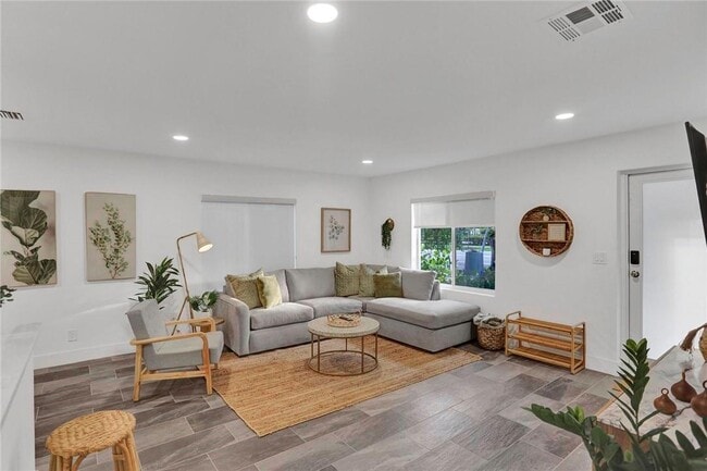 Photo - 1121 SW 15th Ave House