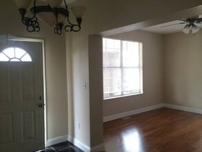 Building Photo - 1530 3rd Ave