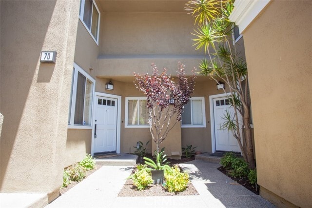 Building Photo - 72 Vassar Aisle