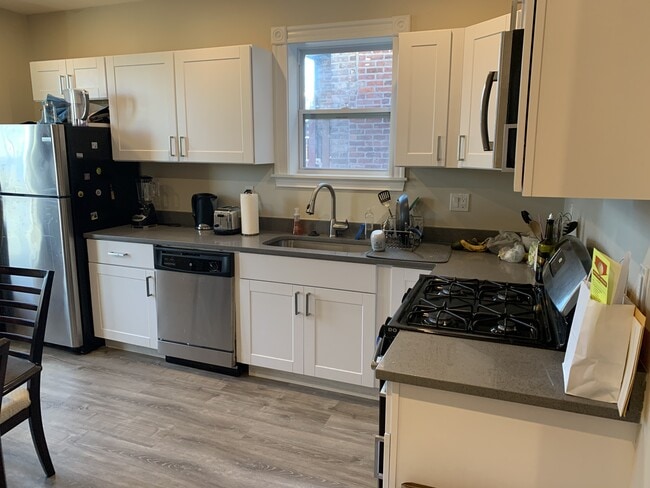 Building Photo - 174 Saint Alphonsus St