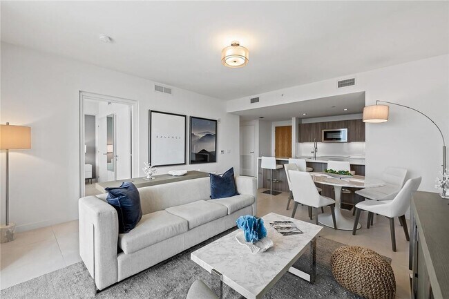 Building Photo - 401 N Birch Rd