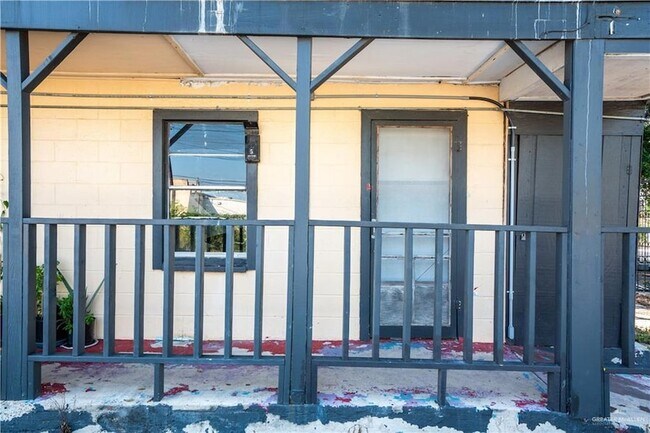 Foto del edificio - 130 N Texas Ave