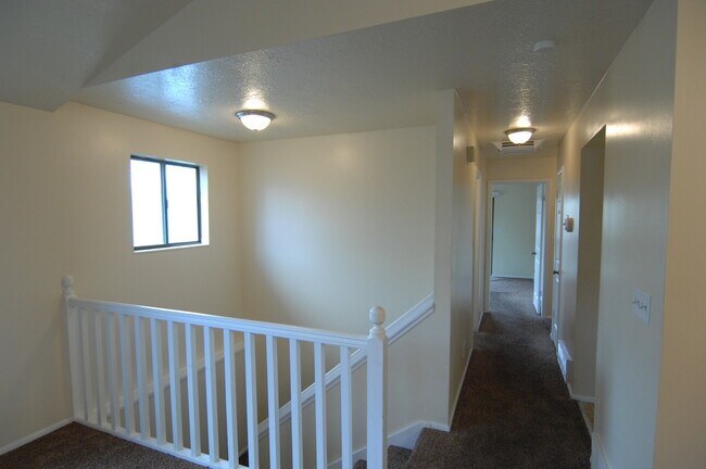 Foto del edificio - Great 4 Bedroom Now Available