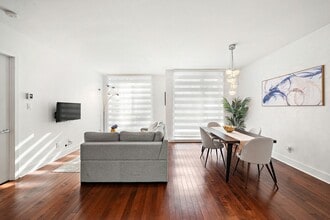 Building Photo - 859 Rue de la Commune E