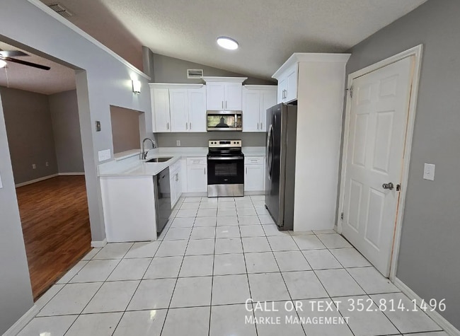 Building Photo - 2703 Lorraine Dr