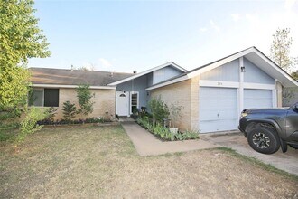 Building Photo - 204 Deerfield Park Dr