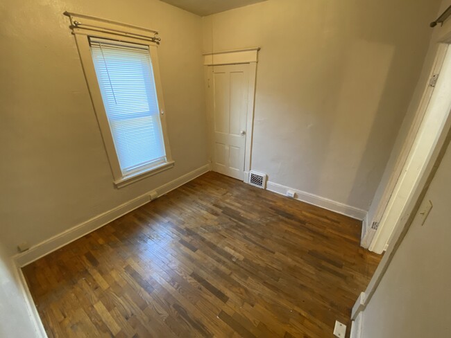 Foto del edificio - 2204 S Douglas St