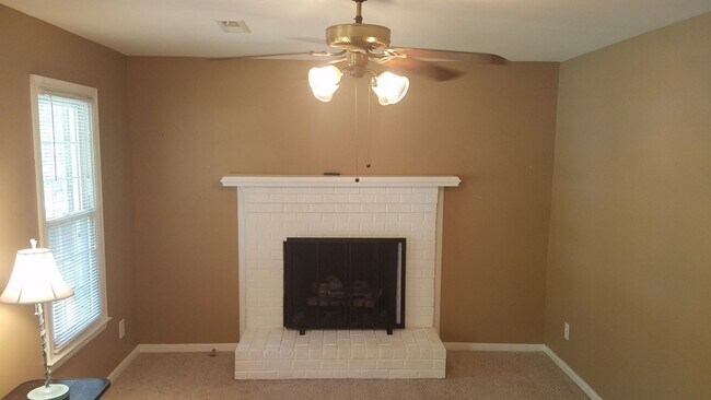Foto del edificio - Cape Cod on large corner lot in Frederick ...