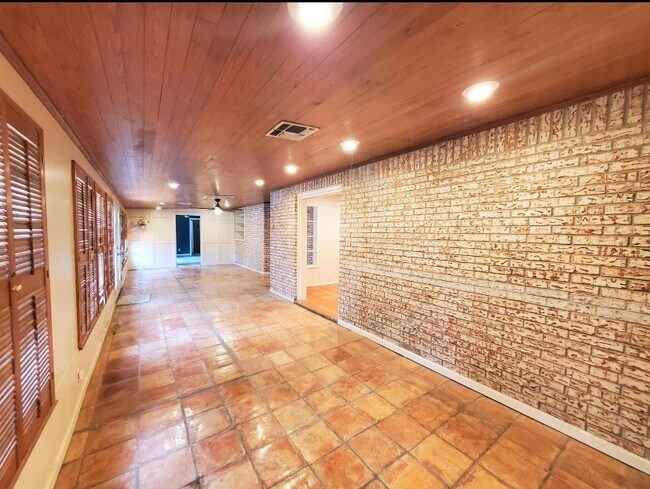 Foto del edificio - 21 Larkwood Ln