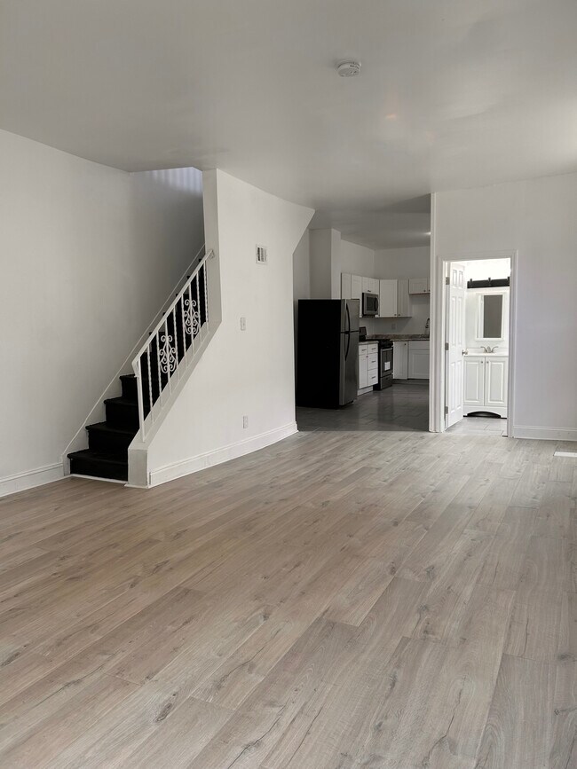 Building Photo - 1525 Overington St