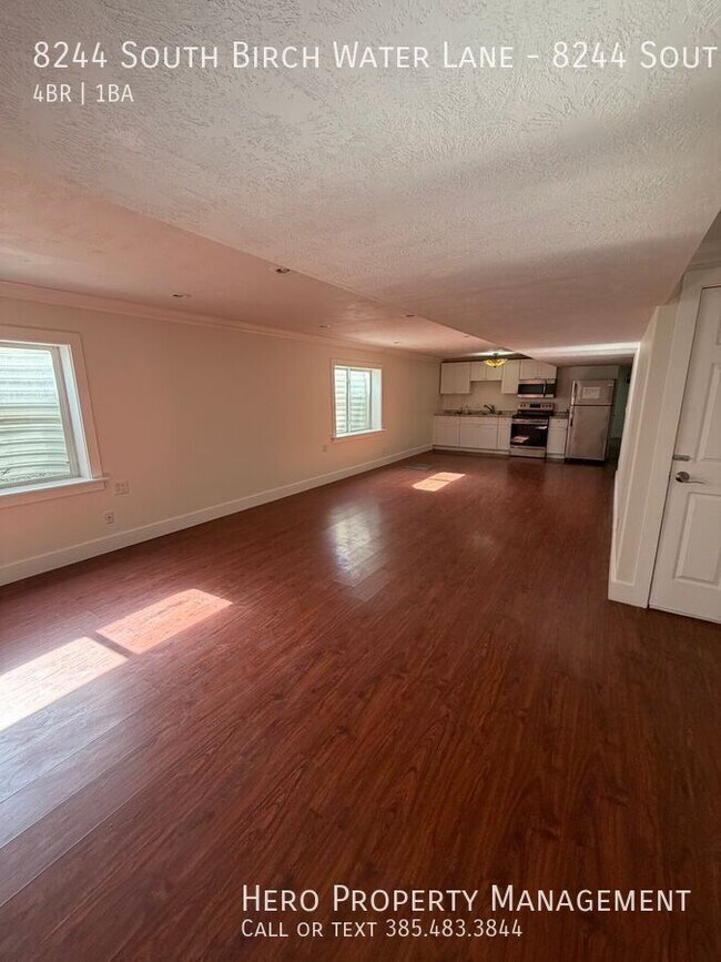 Foto del edificio - 8244 Birch Water Ln